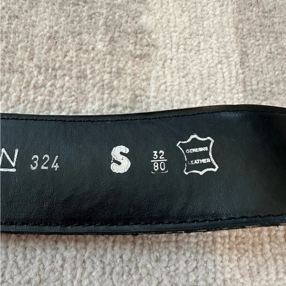 AVIGNON Made in Spain Genuine Leather Belt Black Statement Buckle Gold